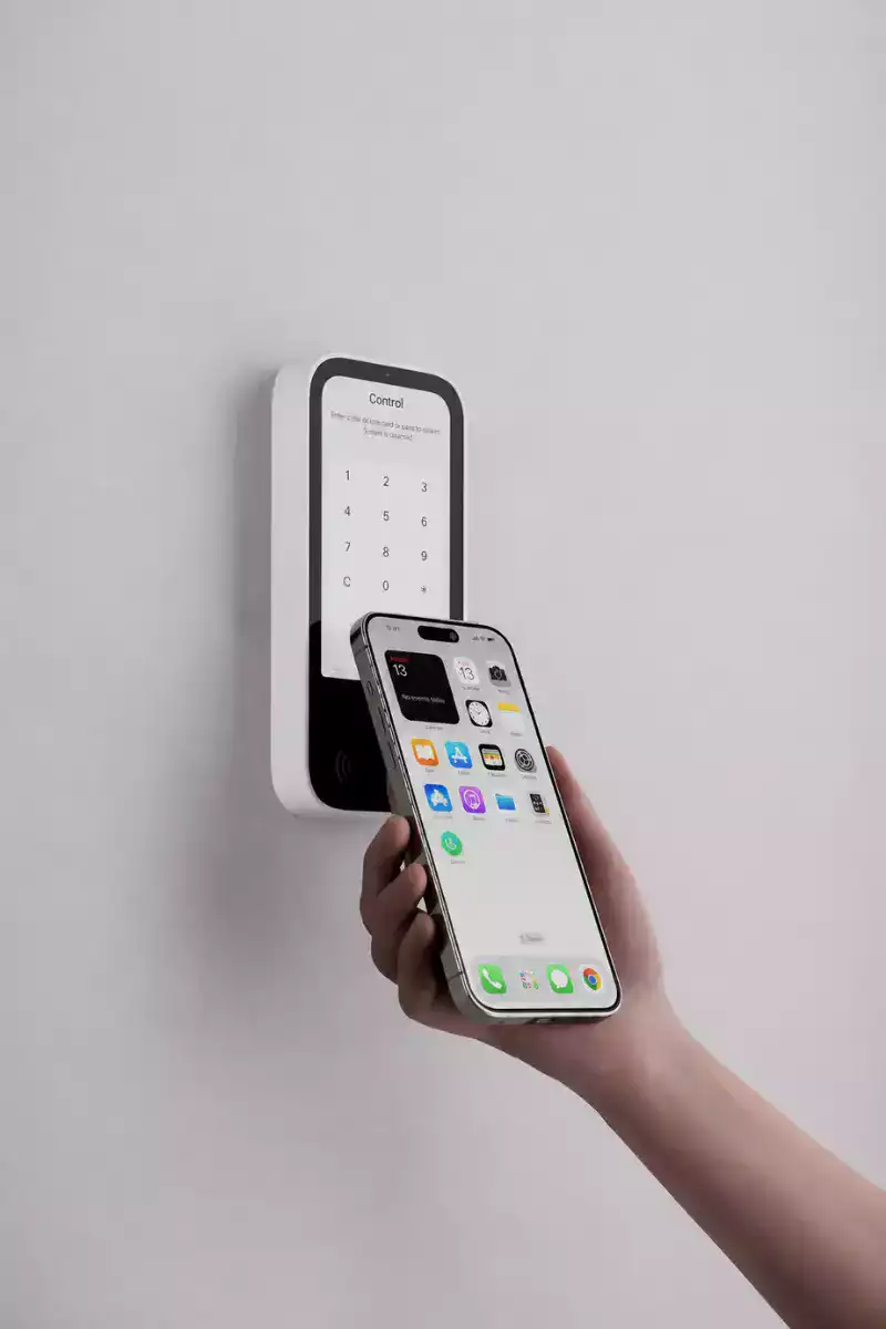 Authentification par smartphone et carte sans contact sur le KeyPad TouchScreen